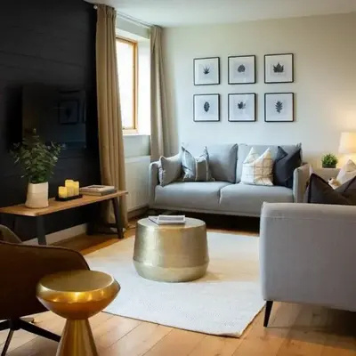 Stunning 2 bed flat with parking
