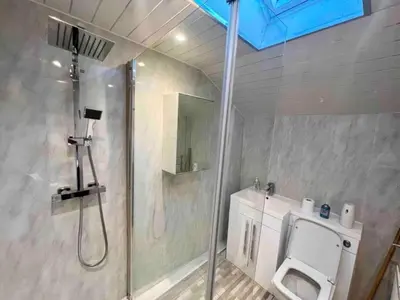 a bathroom with a shower and a toilet at Spacious 3 Bedroom Home In Glasgow - Free Parking in Glasgow