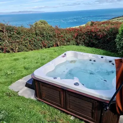 Torr Lodge- luxury log cabin with private hot tub!