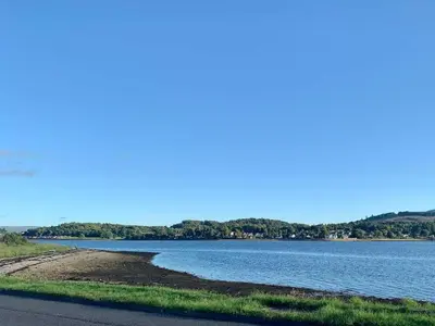 a view of a body of water next to a road at 2 Bed Cottage Sleeps 2 - Parking Pet Friendly in Dunoon