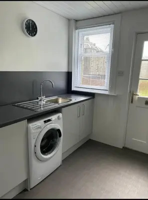 a kitchen with a washing machine and a sink at Camisila in Campbeltown