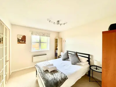 a bedroom with a bed and a window at Spekman's 3 Bedroom Ap - 20min Glasgow & Edinburgh in Falkirk