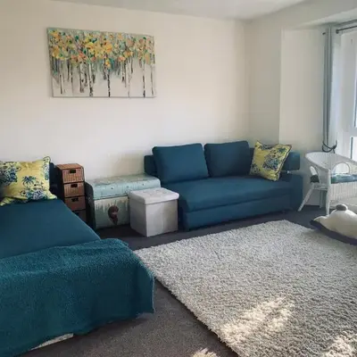 Facing Glasgow Green spacious Apartment Free parking