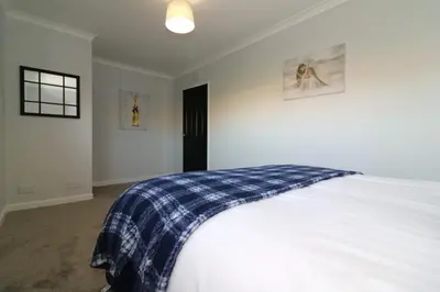 Gallery image of Signature - Sunnyside House in Holytown