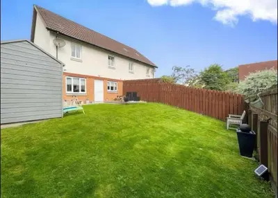 a backyard of a house with a fence at 6 Tobar Oisinn in Oban