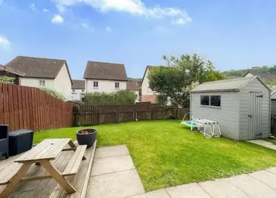a backyard with a picnic table and a shed at 6 Tobar Oisinn in Oban