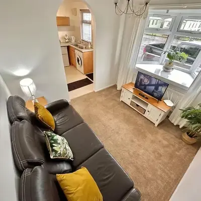 Semi-detached 1-Bedroom Chalet at Maryville Caravan Site - Uddingston