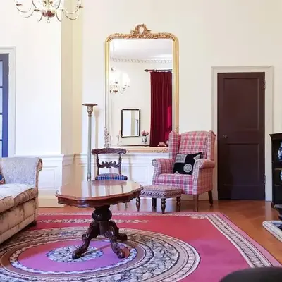 Spacious 2-Bedroom Georgian Edinburgh City Apartment