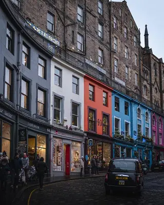 a group of buildings on a street with a car at 3 Bedrooms Flat in Central Edinburgh Old Town Sleeps 6 in Edinburgh