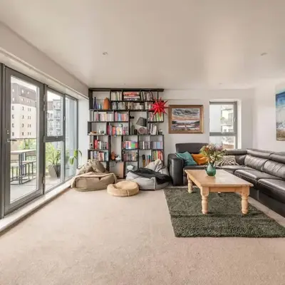 Calming Sea View City Apartment