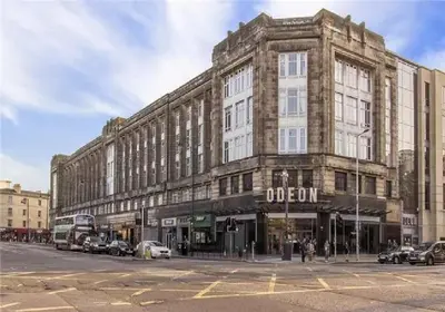 a large building on a street with cars parked in front at One Bedroom Flat in Central Edinburgh Old Town , Heart of Edinburgh Flat Sleeps 4 in Edinburgh