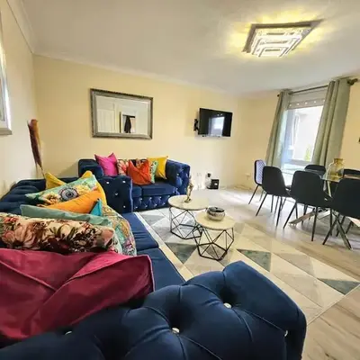 4 bed house With 6 Beds