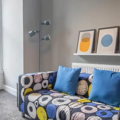 West End Cosy Pop of Colour - Pass the Keys