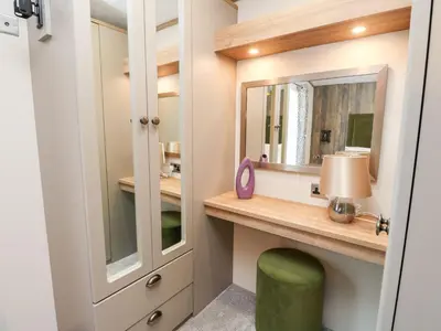 a dressing room with a desk and a mirror at Saorsa in Crieff