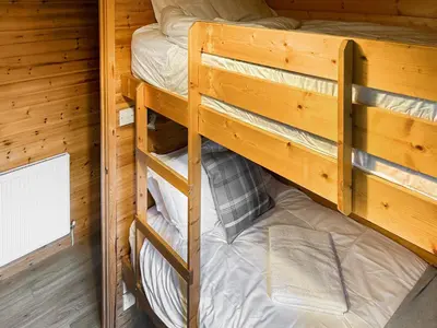 two bunk beds in a wooden cabin at Lomond View Lodge in Rowardennan