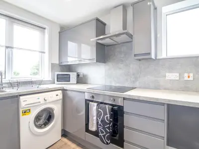 a kitchen with a washer and dryer at Renfrew Town Centre Easy Link to Glasgow City - Pass the Keys in Renfrew