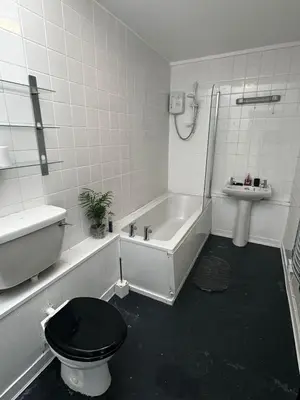 a bathroom with a toilet and a tub and a sink at Victoria Street View Flat in Edinburgh EB10 in Edinburgh