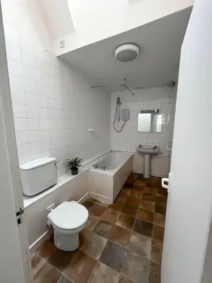 a bathroom with a toilet and a tub and a sink at Edinburgh elms for 4 - New Town - City Center EB8 in Edinburgh