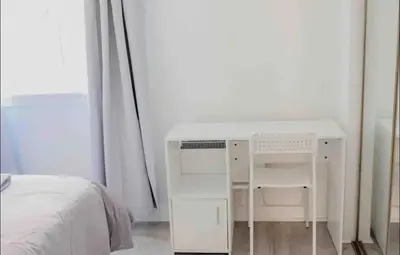 a white desk in a bedroom next to a bed at Glasgow City - 1 Bedroom Apartment in Glasgow