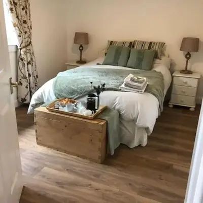 Station House Flat on outskirts of Thornhill