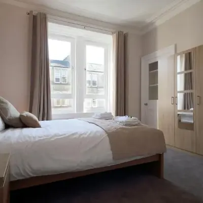 Modern City Centre Apartment in Central Hub