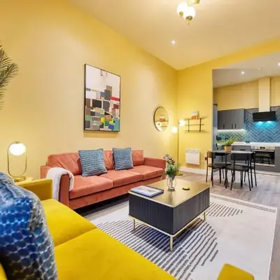 Large Central Station 2 Bed Apartment A2