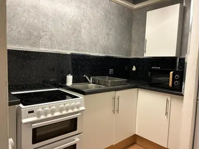 a kitchen with a stove and a sink at VS-Entire Flat-Central Scotland-Falkirk, Self-Check-in , Pet-friendly with Parking in Falkirk
