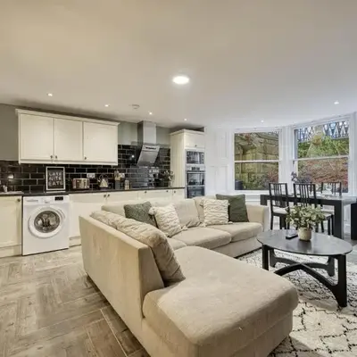 Stylish 3-Bedroom Apartment in Central Glasgow