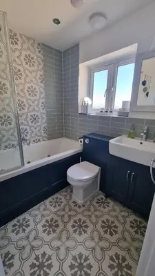 a bathroom with a toilet and a tub and a sink at Innisfail Edi - double room with private bathroom in Edinburgh