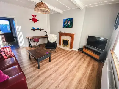 a living room with a couch and a television at 20min to Edinburgh City Centre Scotland Gateway in Cowdenbeath