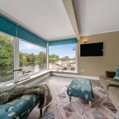 Creebank Cottage with river view