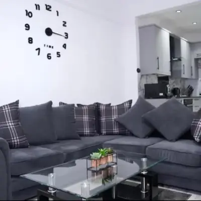 Newly refurbished 2 bed !