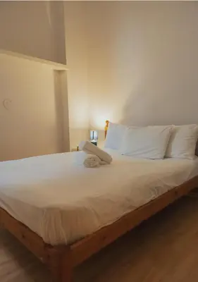 a bedroom with a bed with white sheets and pillows at 2 bed Renfield st City Center in Glasgow