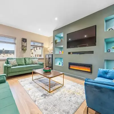 3Bed Home Sleeps 6 w Private Parking