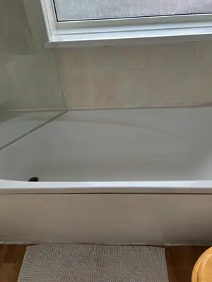 a white bath tub in a bathroom with a window at IFYLOVESITt2 in Moffat