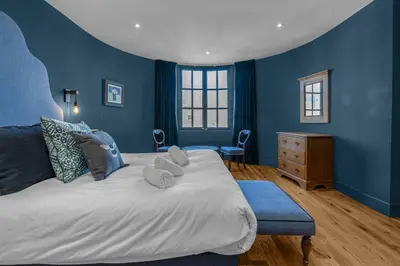 a bedroom with blue walls and a bed with towels on it at GuestReady - Unique hideaway in Edinburgh in Edinburgh