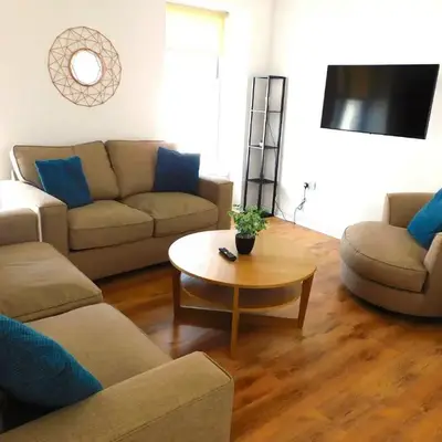 No 5 - Modern 2 bedroom Apartment in Lanark Town Centre