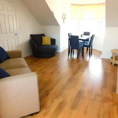 No 11 - Contemporary 2 Bedroom Apartment in Lanark Town Centre