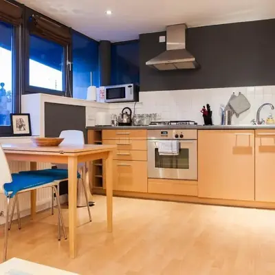 Bright & Stylish West End Apartment