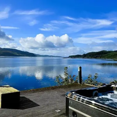 Fyne Edge - A Luxurious Lochside Haven