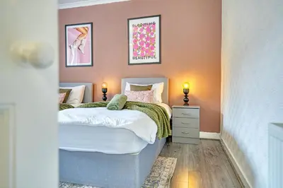 a small bedroom with a bed and two lamps at 2BR Shawlands Free Parking Great Location in Glasgow