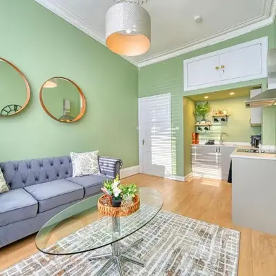 3-Bed Flat Free Parking 10 Mins to City Centre