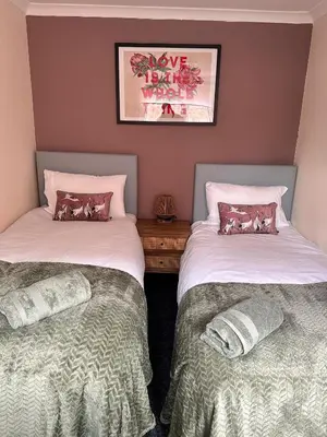 two beds sitting next to each other in a bedroom at 3BR Flat Sleeps 6 West End Sights Driveway in Glasgow