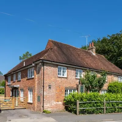 Beautiful 3 bedroom cottage close to Goodwood !