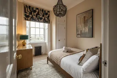 a bedroom with a bed and a window at Stirling Townhouse Apartment Mid in Stirling