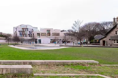 a park with a large field of grass and buildings at Edinburgh City Retreat - EDINBURGH CITY CENTRE 3 min walk to Edinburgh castle in Edinburgh