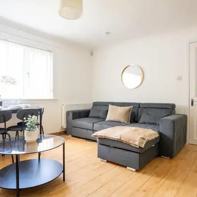 4 BDR House By Caledonia Luxe Stays Short Lets & Serviced Accommodation Livingston