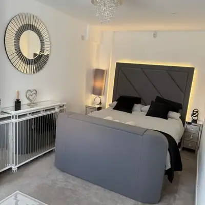Edinburgh city break room