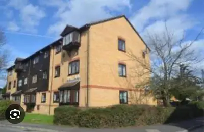 a large brick building on the side of a street at 2 bed flat - TW7 4NH in Moffat