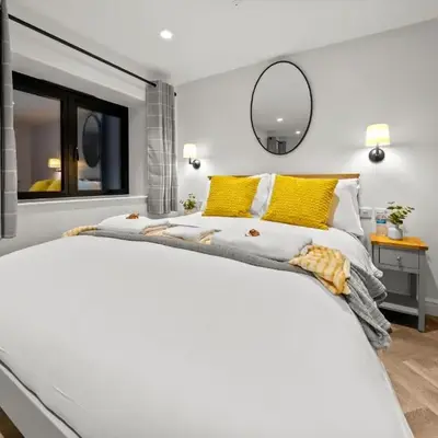 The Salt Room Modern 1 Bedroom Home By AltoLuxo Short Lets Serviced Accommodation With Free Wifi & Parking